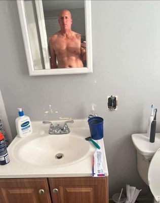 This is the photo he sent to me before requesting me "Give up that booty lil twin"