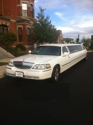 14 Passenger Limo