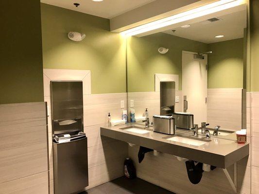 Very clean restrooms. Jan 2021