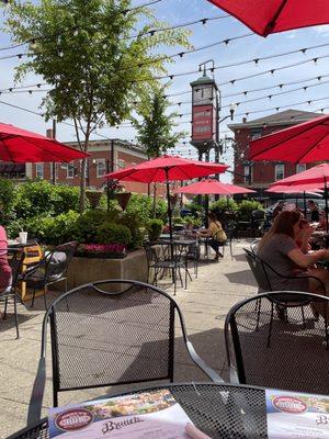 Great outdoor patio area!!  (5/22/2021)