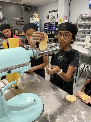 Learning how to pass the pasta through attachment