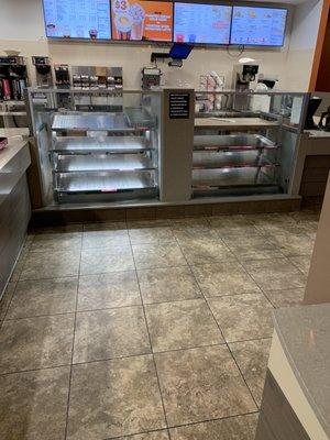 Two hours before closing and no donuts for sale. The ice cream was almost also the situation.