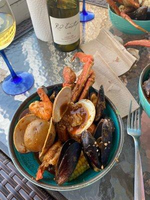 Most amazing seafood boil I have ever had.  Oceancrat seasoning was unbelievable !!  Highly recommend.