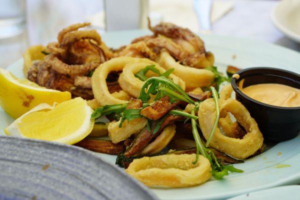 Fritto di calamari e zuchinni