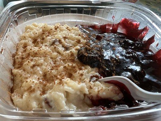 Arroz con leche con su mazamorra morada