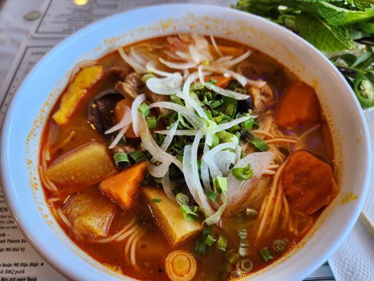 Bun bo hue chay