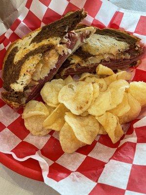 Rueben with chips