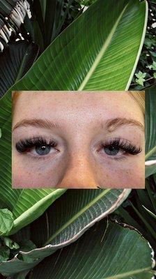 Volume lash extensions, cat eye style