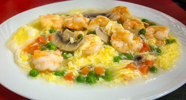 Shrimp with Lobster Sauce - Jumbo fresh shrimp sautéed with mushroom, egg, peas & carrot