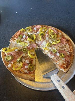 The "Hot Pig"  Ham, sausage, onion , jalapeño peppers, and banana peppers. On a Gluten Free crust. Side of hot sauce!