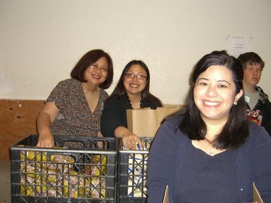 UYE at SHCS organized by Bandon, Beth W. Jean P. and Noelle W. in the pantry filling grocery bags