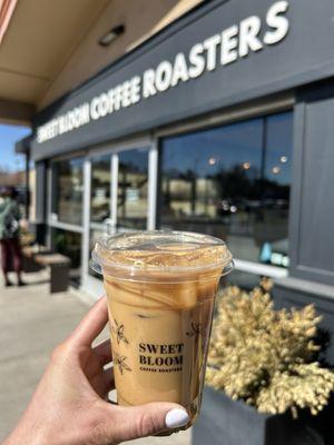 Iced vanilla oatmeal latte