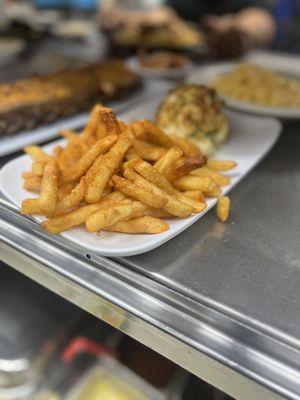 Jumbo Lump crab cake and fries