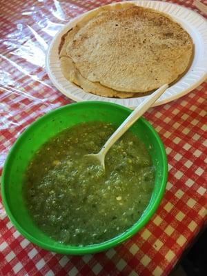 Guacamole and fresh tortilla