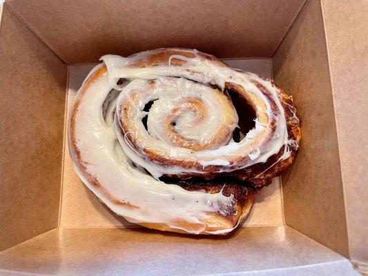 Cinnamon roll (to go)