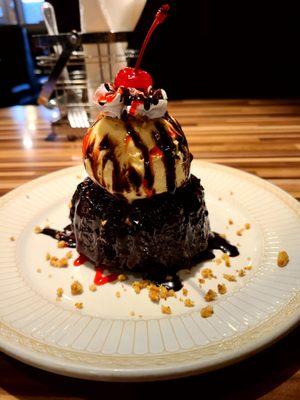 Molten Chocolate Cake w/Vanilla Ice Cream