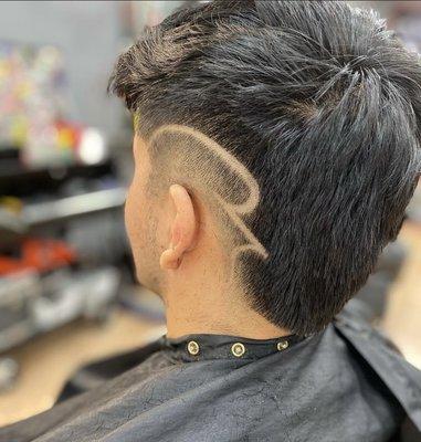 Burst fade / Mohawk with design by Chase