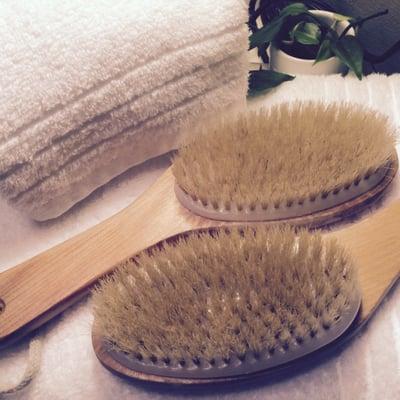 Dry brushing stimulates lymph flow and exfoliates dry skin. Great before a massage or Raindrop Massage.