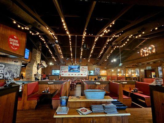 Famous Daves in Long Beach, Ca interior main seating area, dining area.