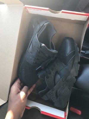 All black Nike Huaraches only offered $8