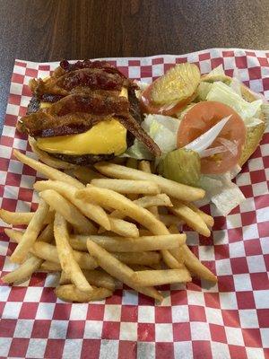 Bacon cheeseburger with fries