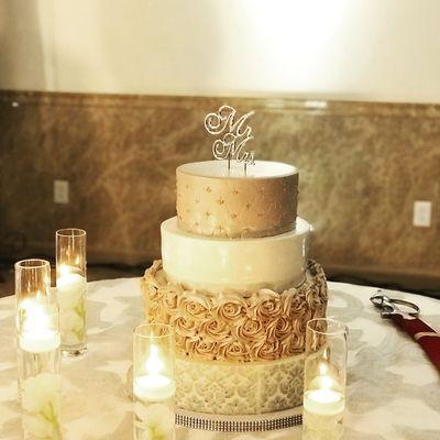 Best wedding cakes Houston is the top searched item for every couple, this four tiers gorgeous cake looks as good as it tastes.