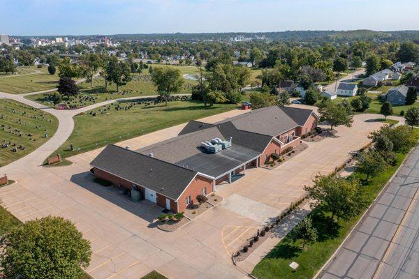 Aerial view of Funeral Home- 520 Wilson Ave SW, Cedar Rapids, IA 52404
(319) 364-1549