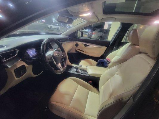 The immaculate ivory leather interior