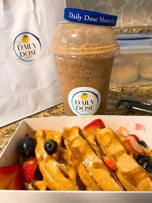 Mocha Latté smoothie & protein waffle