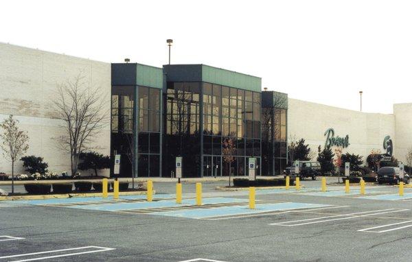 Boscov's Colonial Park - store exterior