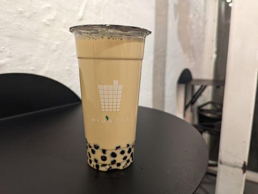 Roasted Oolong Milk Tea (Reg.) with boba