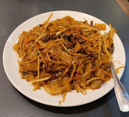 Fried Rice Noodles with Beef