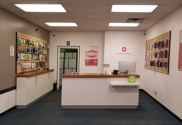 CPR Cell Phone Repair Boardman OH - Store Interior