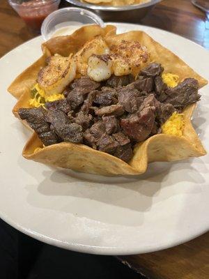 Shrimp and steak fajita salad Very good