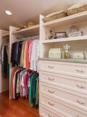 Custom closets offer completely tailored solutions for everything you need to store. Shelves.drawers and hanging rods work together.