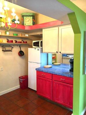 One side of kitchen in The Flamingo w new tile and mirrored backsplash.