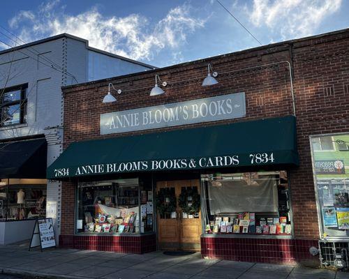 Annie Bloom's Books