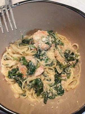 yours truly made this for dinner! shrimp with spinach pasta(angel hair), with lots of seasoning - deliciousssssss! to die for!