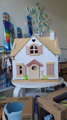 Cute Dollhouse  08-03-2023