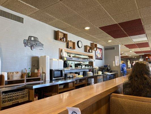 Open kitchen to the dining area -- VERY CLEAN!!!