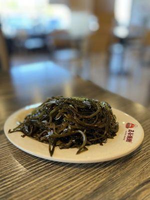 Seaweed Salad ($5.99) @chelchomps on ig