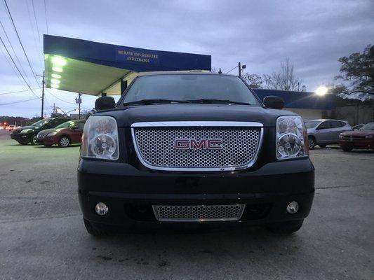 GMC Yukon XL LOADED DOWN.....$12,900 
 https://platinumpreowned.net