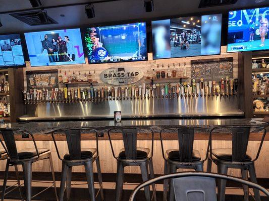 Full bar with 60 taps!