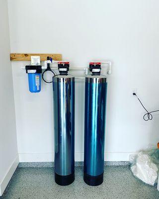 Whole house water filtration system