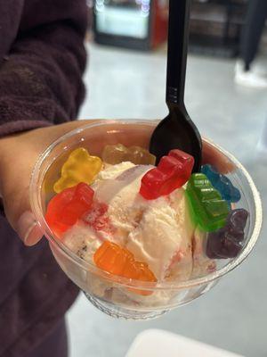 Scoop with Gummy Bears