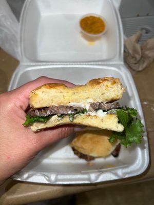 Steak sandwiched with no tomato. It's got good flavor and the meat isn't fatty. I thought it would be a bigger. More Bread to meat ratio.