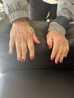 Grandmas holiday nails