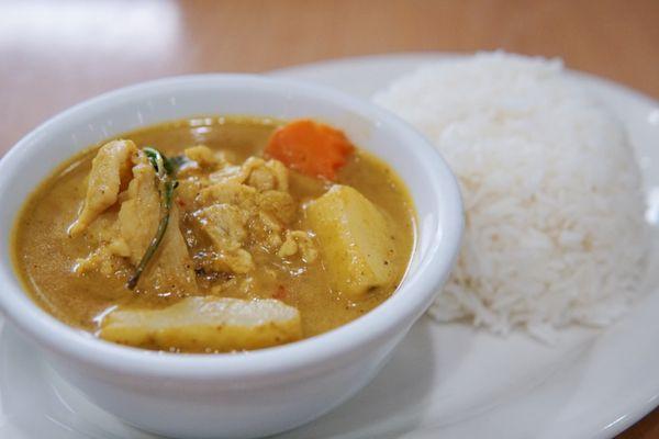 Yellow curry plate with chicken