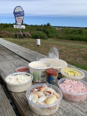 The crab is out of the world! I also love the oyster shooter, clam chowder, salad shrimp a lot. The smoked oyster dip is so so to me.