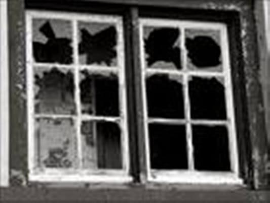 Damaged windows before A Pain in Your Glass repaired them.